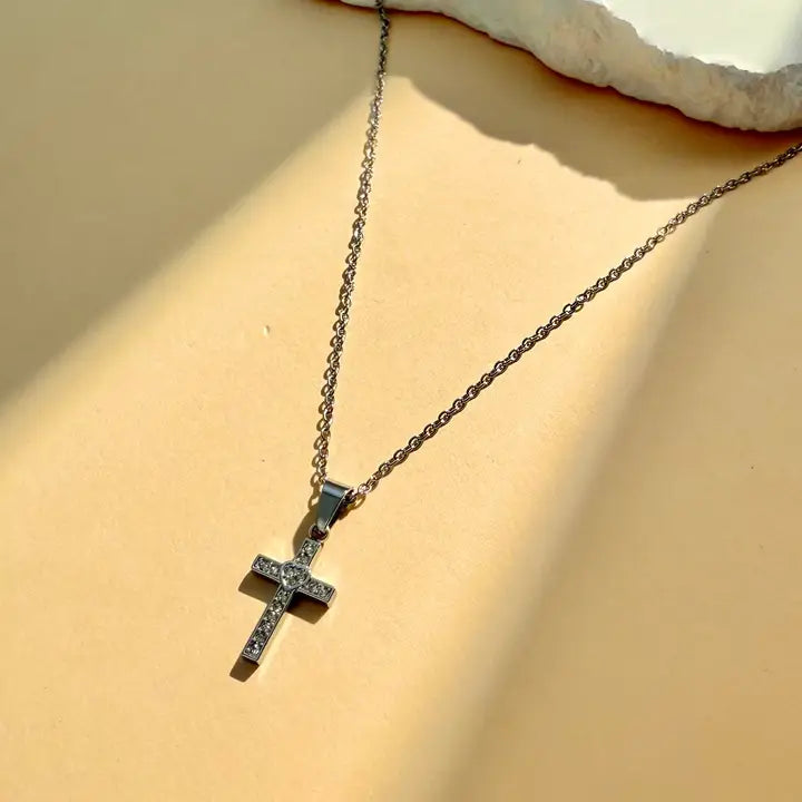 Collier acier inoxydable croix minimaliste fin avec strass