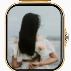 Montre connectée dorée